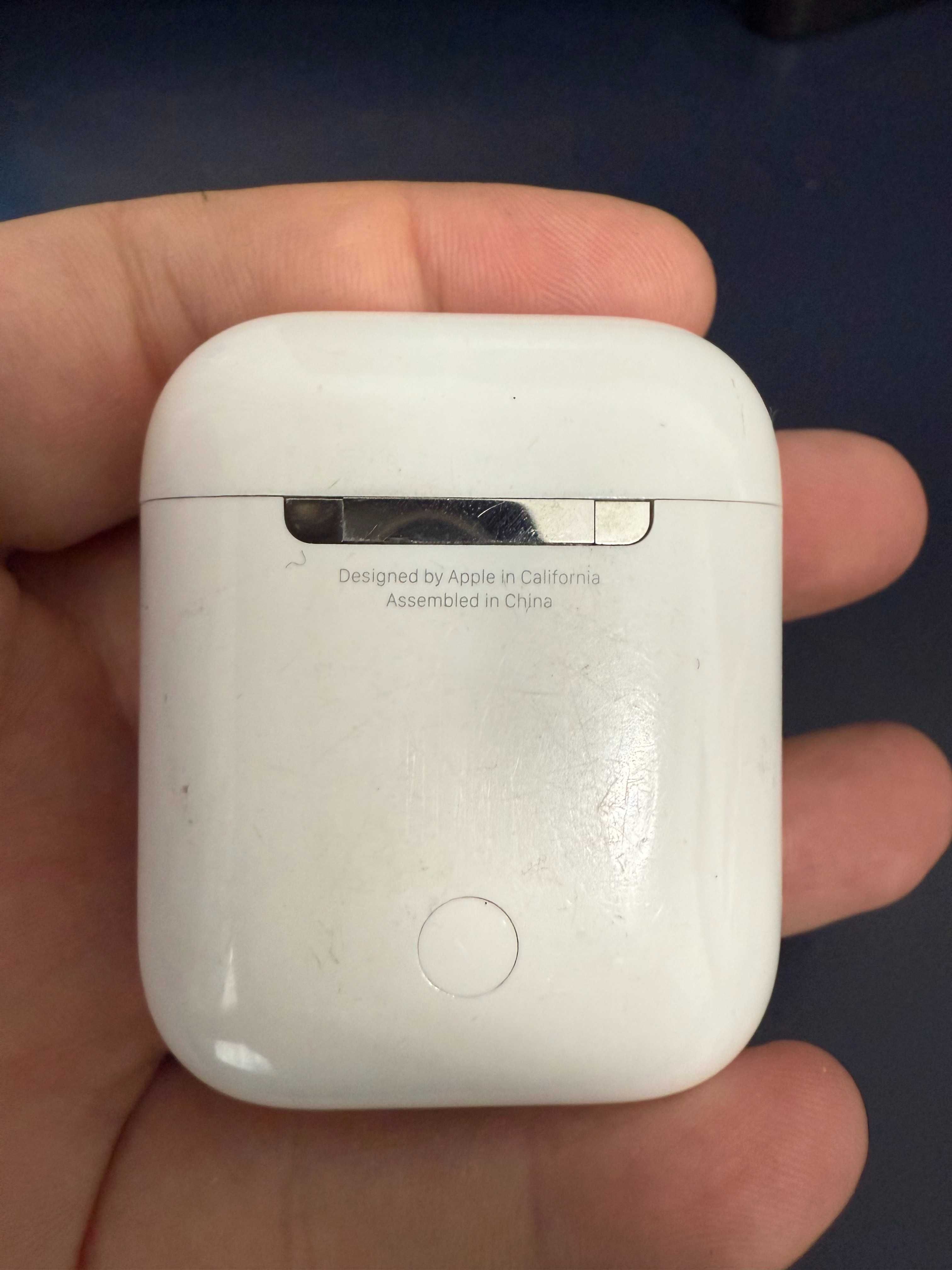 AirPods 1 (кейс и наушники)