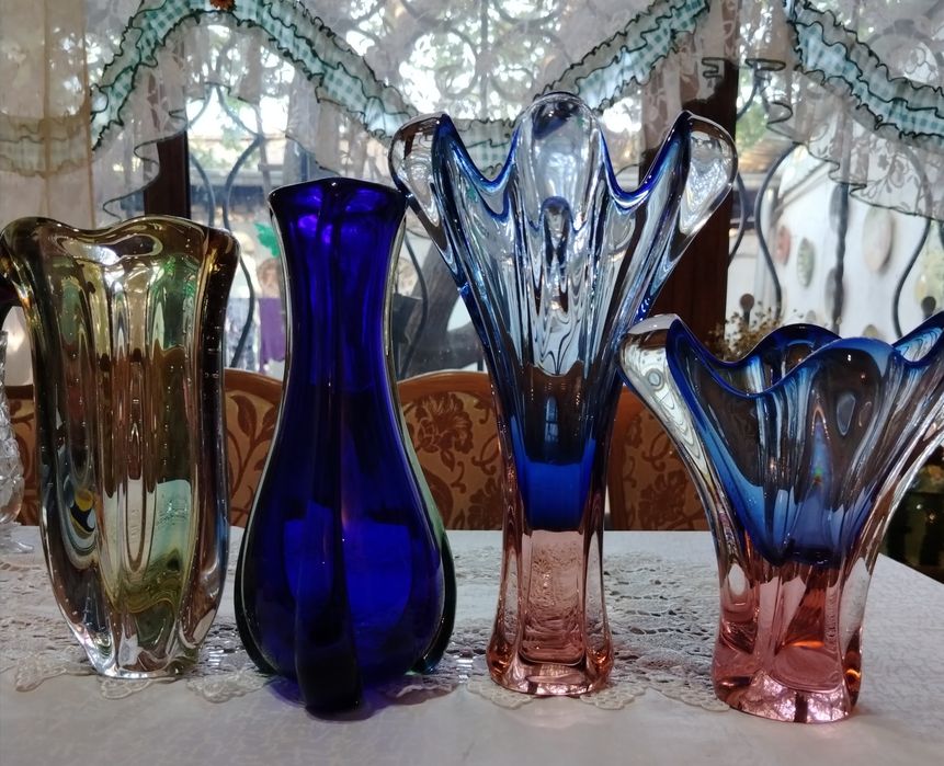 Чехославацкие , красивые, редкие вазы Богема.