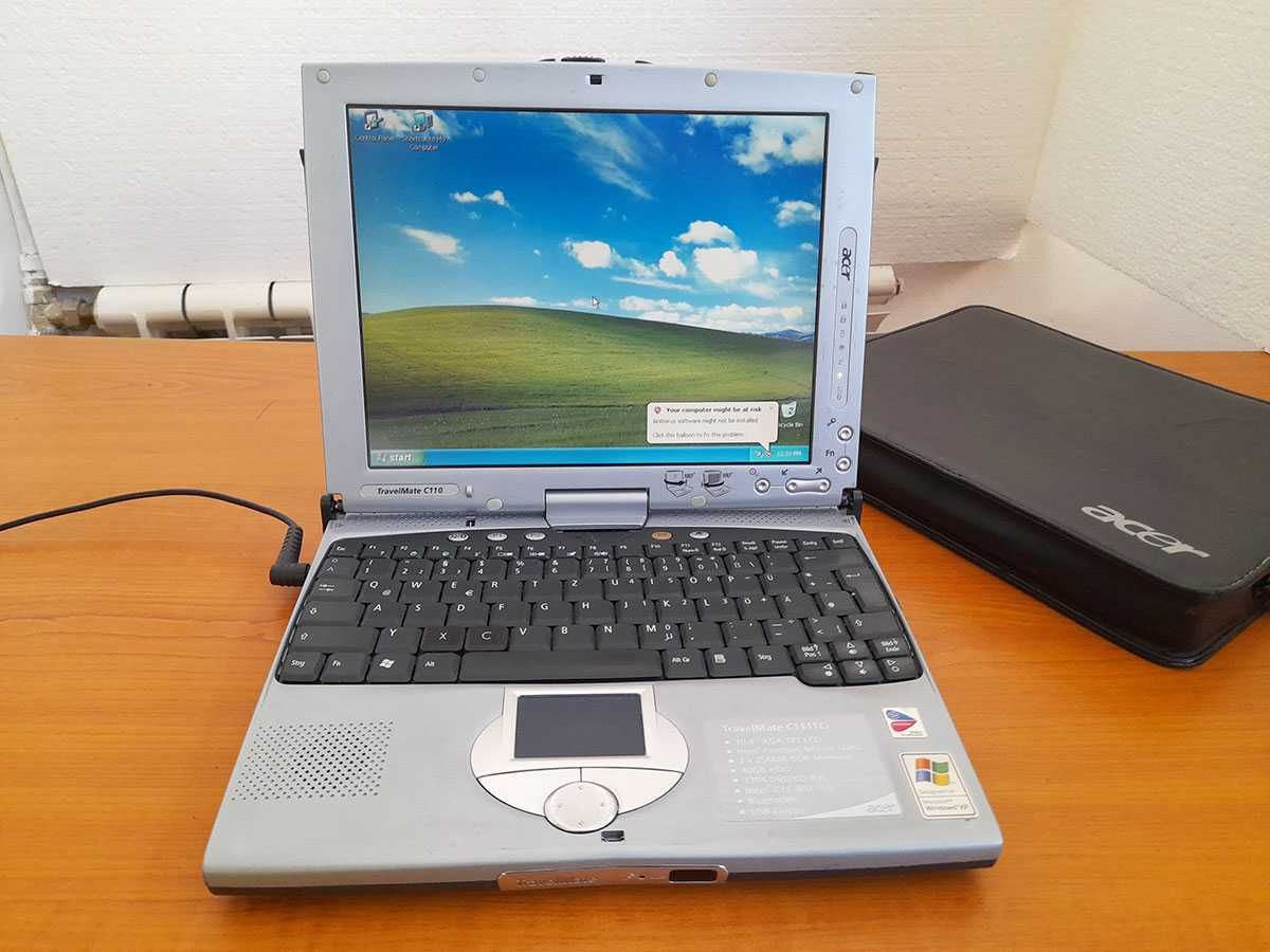 Продавам рядък ретро лаптоп TravelMate C111TCi с Windows Vista и XP