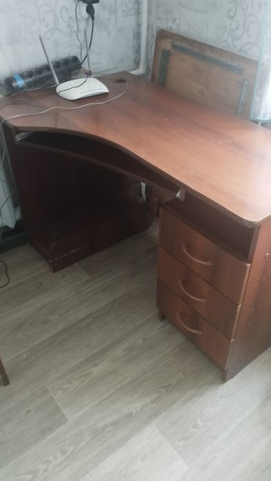 Стол компьютерный