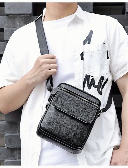 Мъжка компактна кожена чантичка с капаче /Гланцова черна естест. кожа!