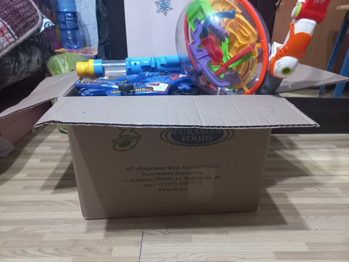 Игрушки, коробка игрушек, для детей