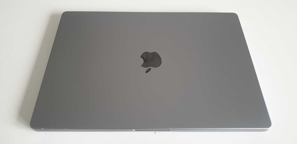 Продавам MacBook Pro, M1, 16GB RAM, 500GB SSD, 16 inch, 2021г.