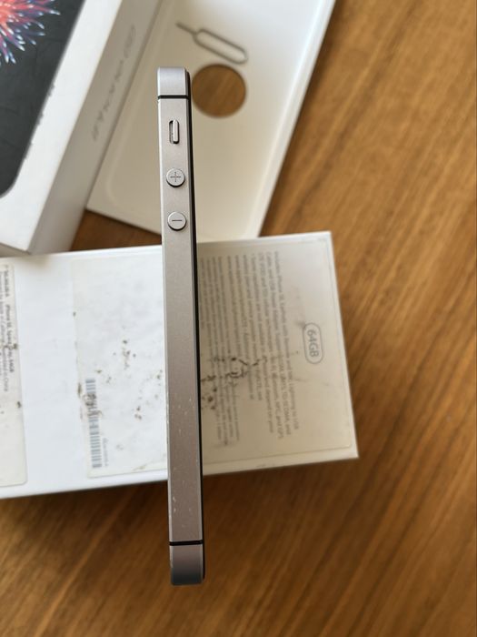 Iphone se 64gb,без icloud,фабрично отключен към всички мрежи
