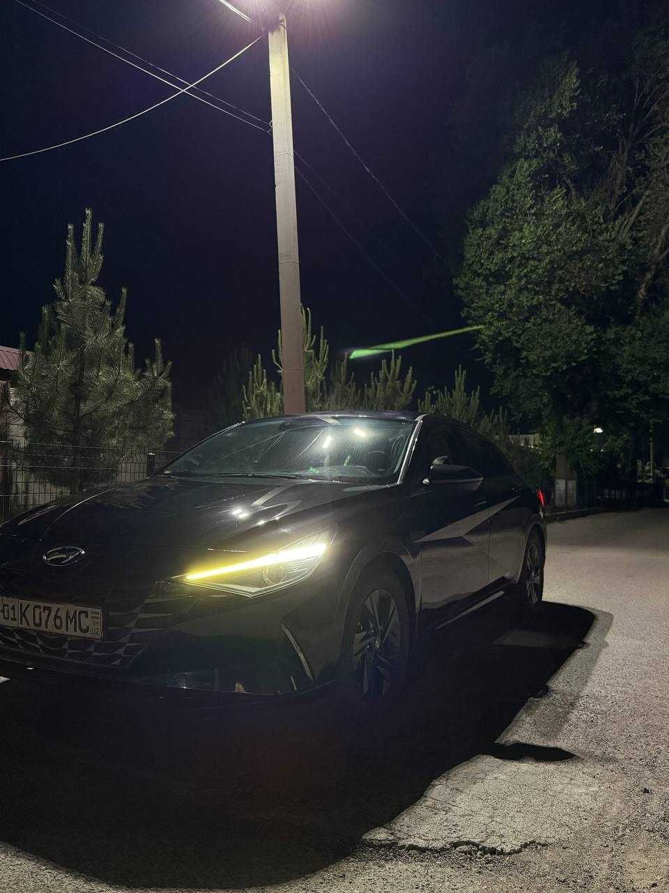 Продам Hyundai Elantra черного цвета 2021 г.