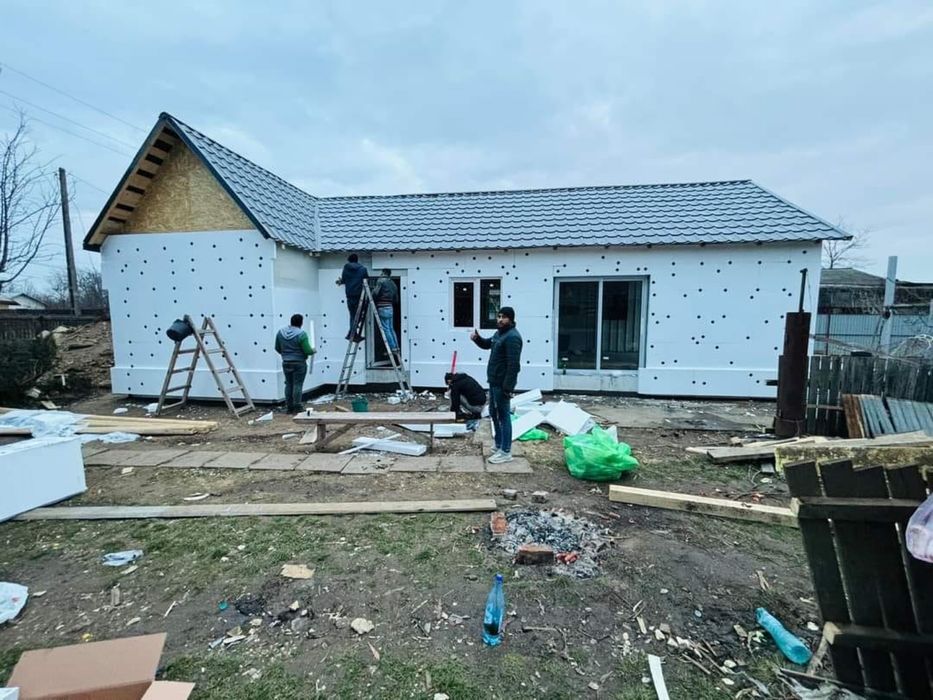 Vand case modulare pe structura metalică