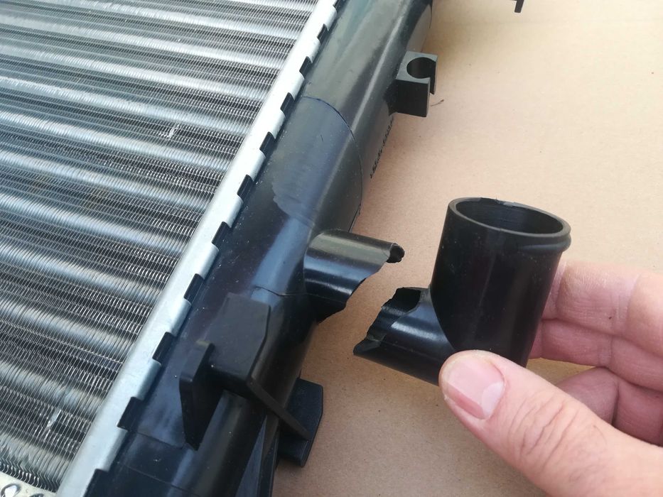 radiator Opel Astra G 17 D nou stut rupt 100 lei
