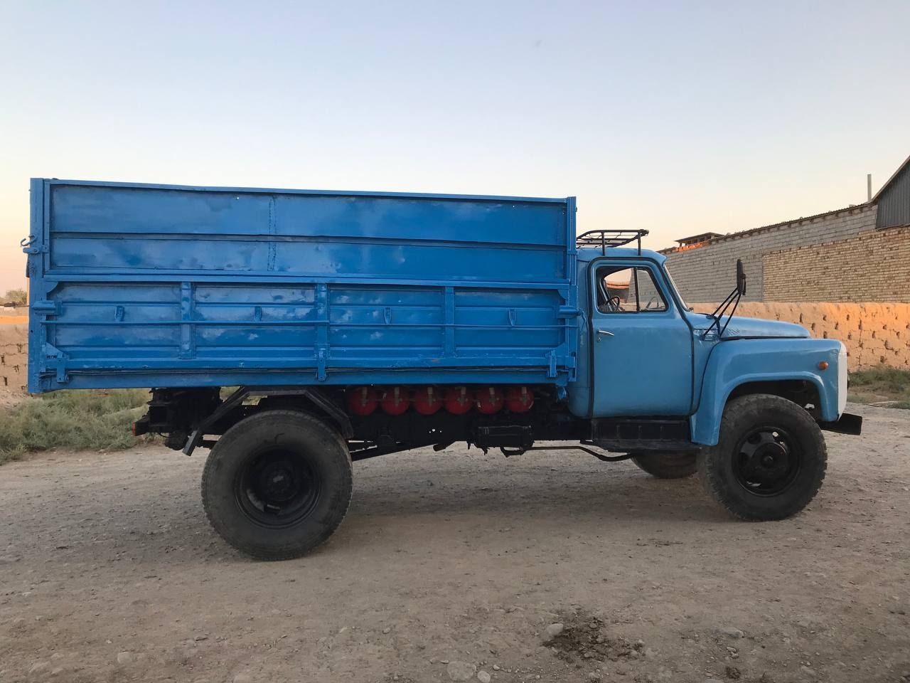 gaz 53 (3507) sotiladi ishga tayyo.r srochniy