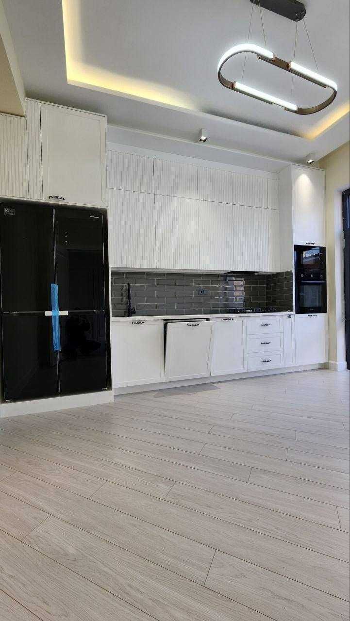 ул.Никитина м.Буюк Ипак Йули 3-этажа 6-комн 460 м² 2-сотки евроремонт