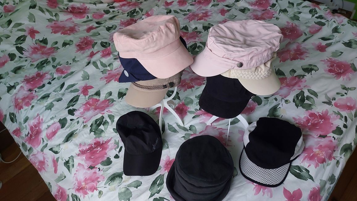 Дамски шапки тип барета и други модели