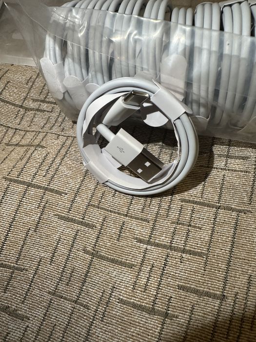 Кабели за зареждане от USB към type C i Lightning