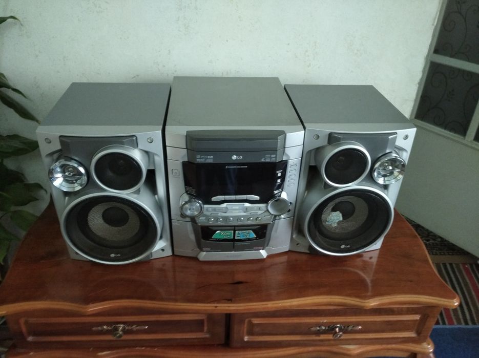 Продам музыкальный центр LG