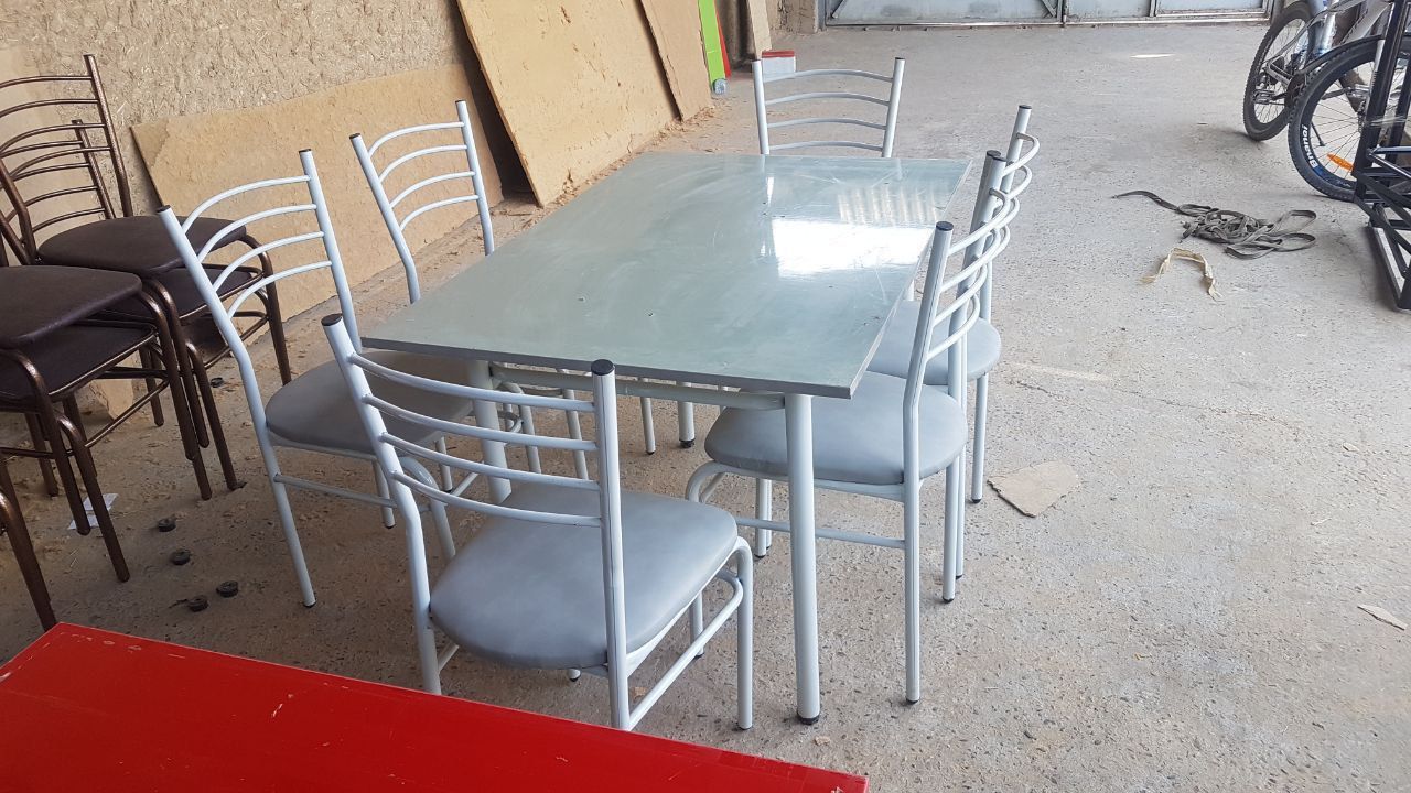Столы и стулья кухонные кафе