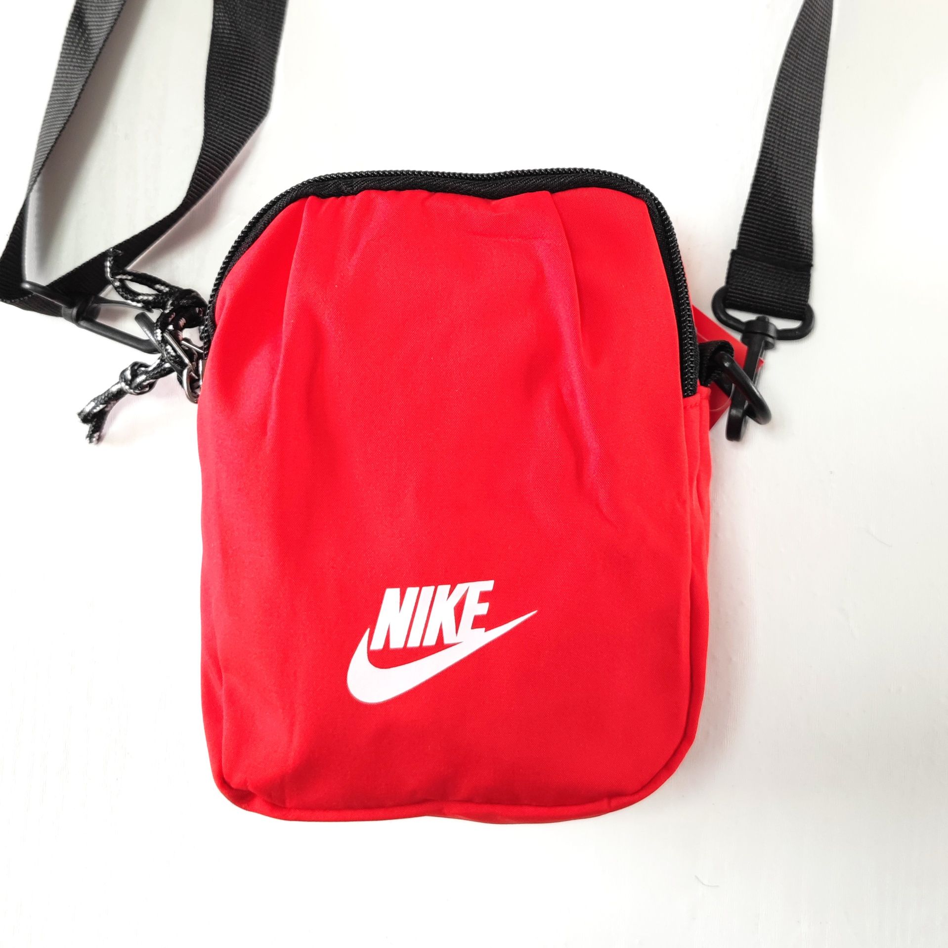 Чанта/чантичка Найк (Nike)