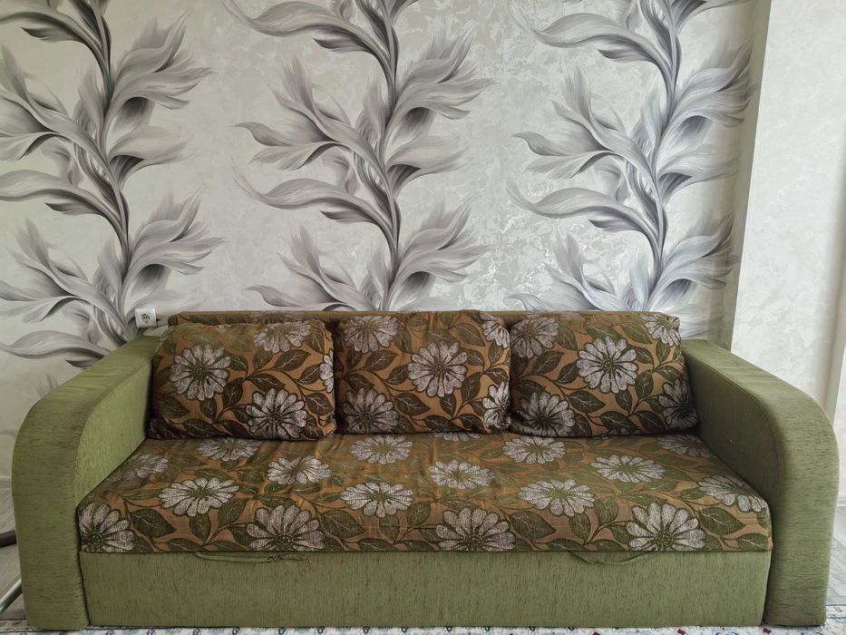 Продам диван 90х240