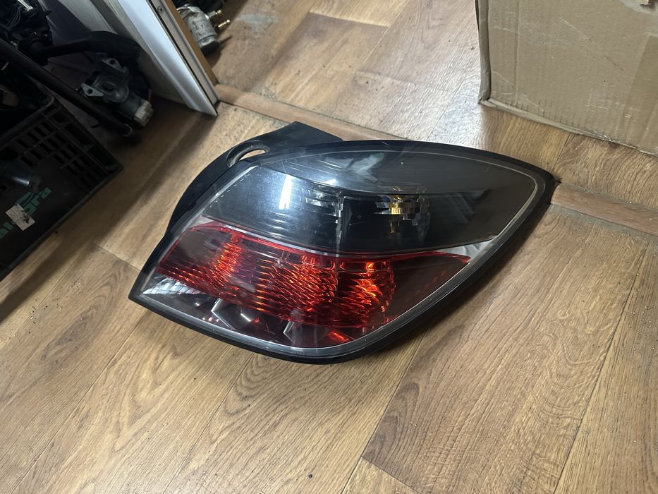 Десен стоп за Опел Астра GTC