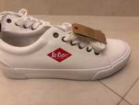 Продавам маратонки  Lee Cooper