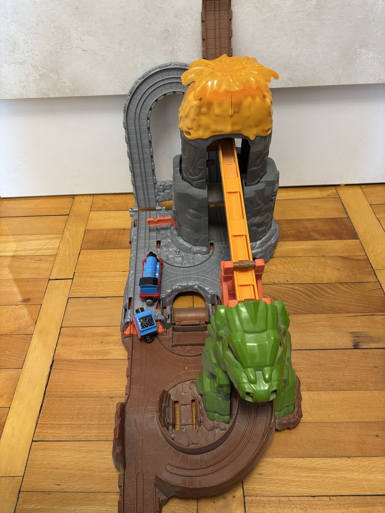 Писта ( hot wheels)