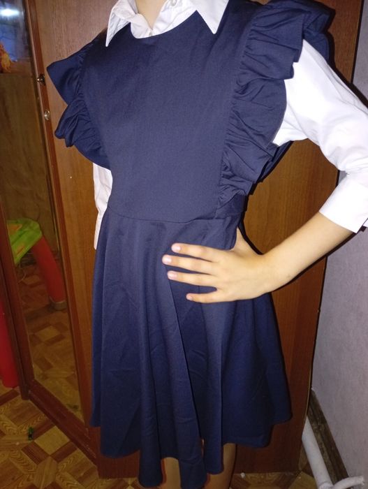 Продам школьный сарафан новый