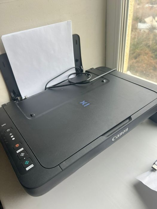 Отличный принтер черно-белый, чветной, и ксерокопии есть 3в 1