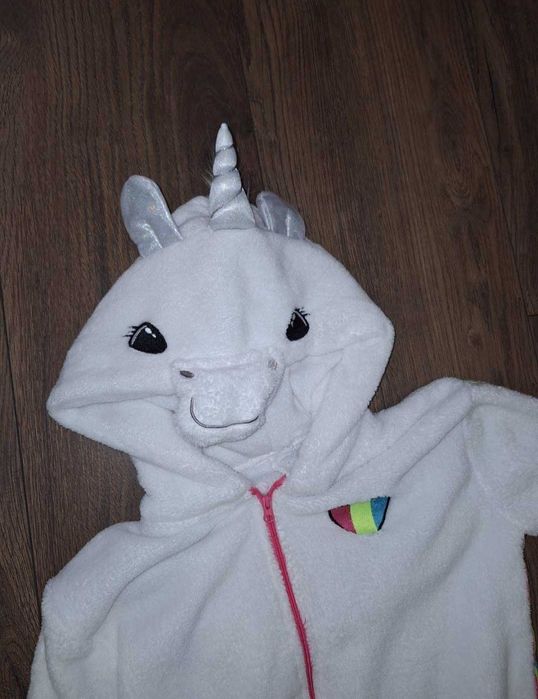 Costum Sinsay, gen salopeta, imbracat o singura data, pentru 10 ani