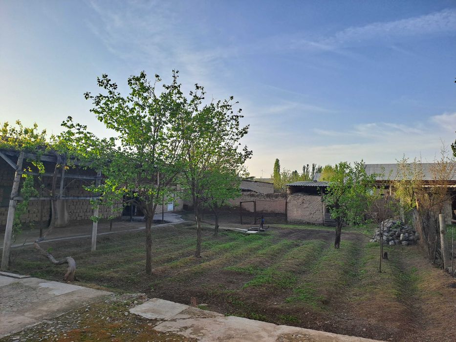 Участкали уй сотилади