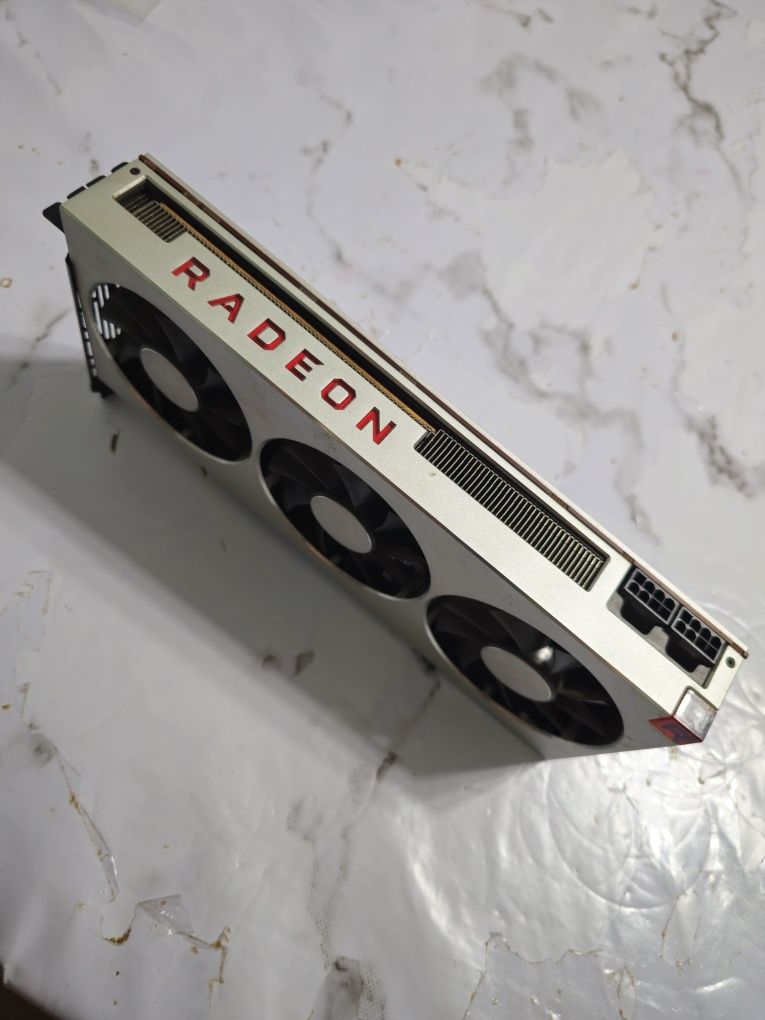 Продам amd radeon vii (7)