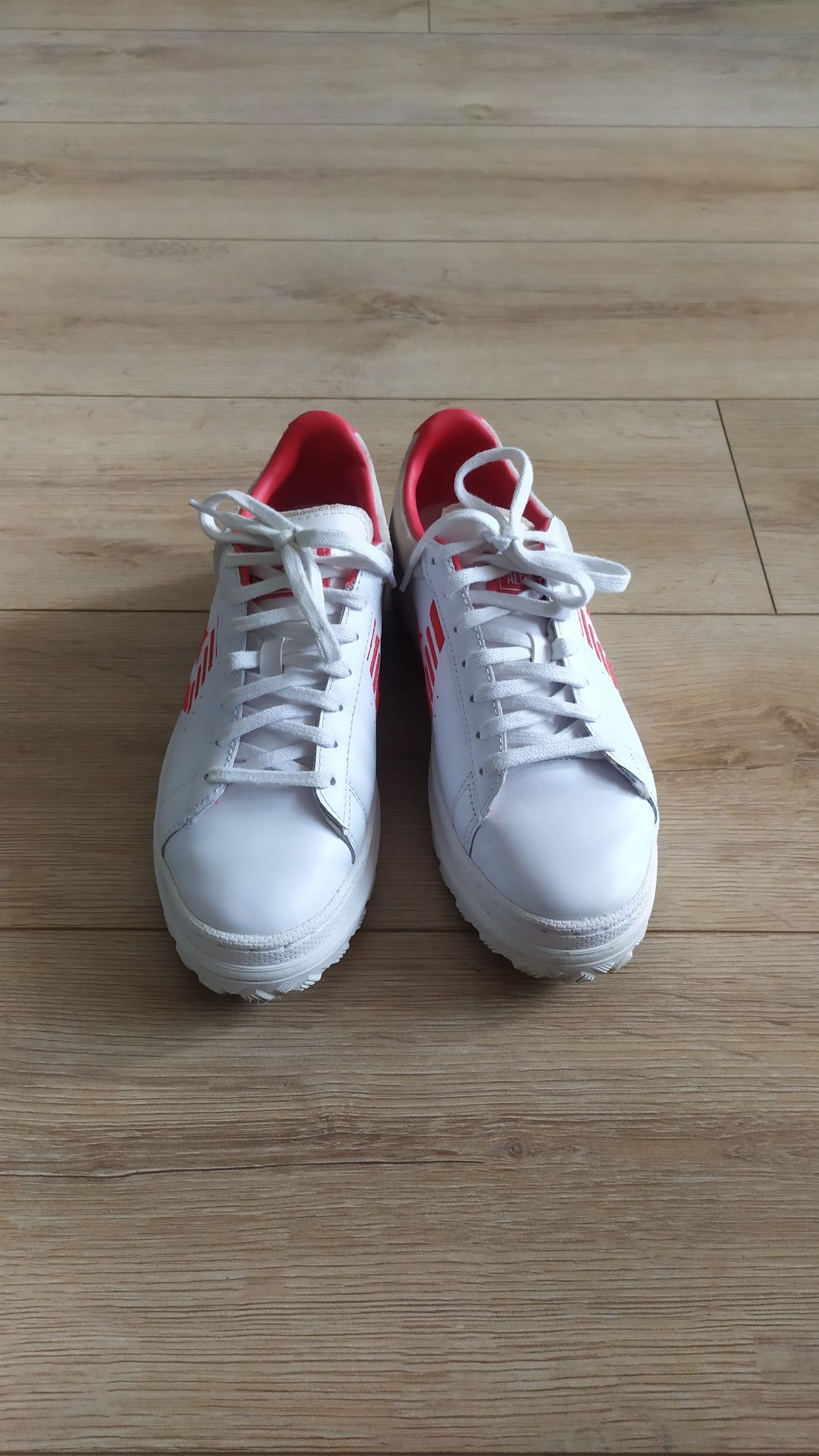 Кожени сникърси на Converse