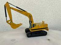 Macheta Utilaj Constructii NZG 1/50 Caterpillar 245 Excavator