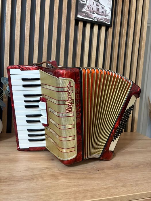 Acordeon Hohner Student cu 48 de basi