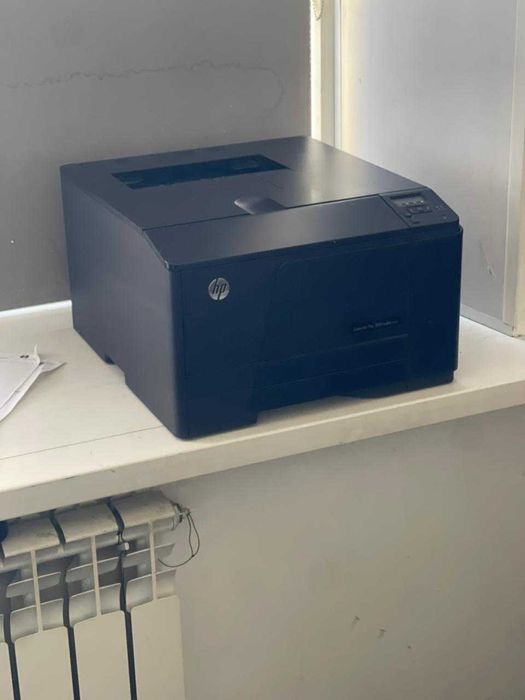 продам принтер laser jet pro 200 color ЦВЕТНОЙ Б.У