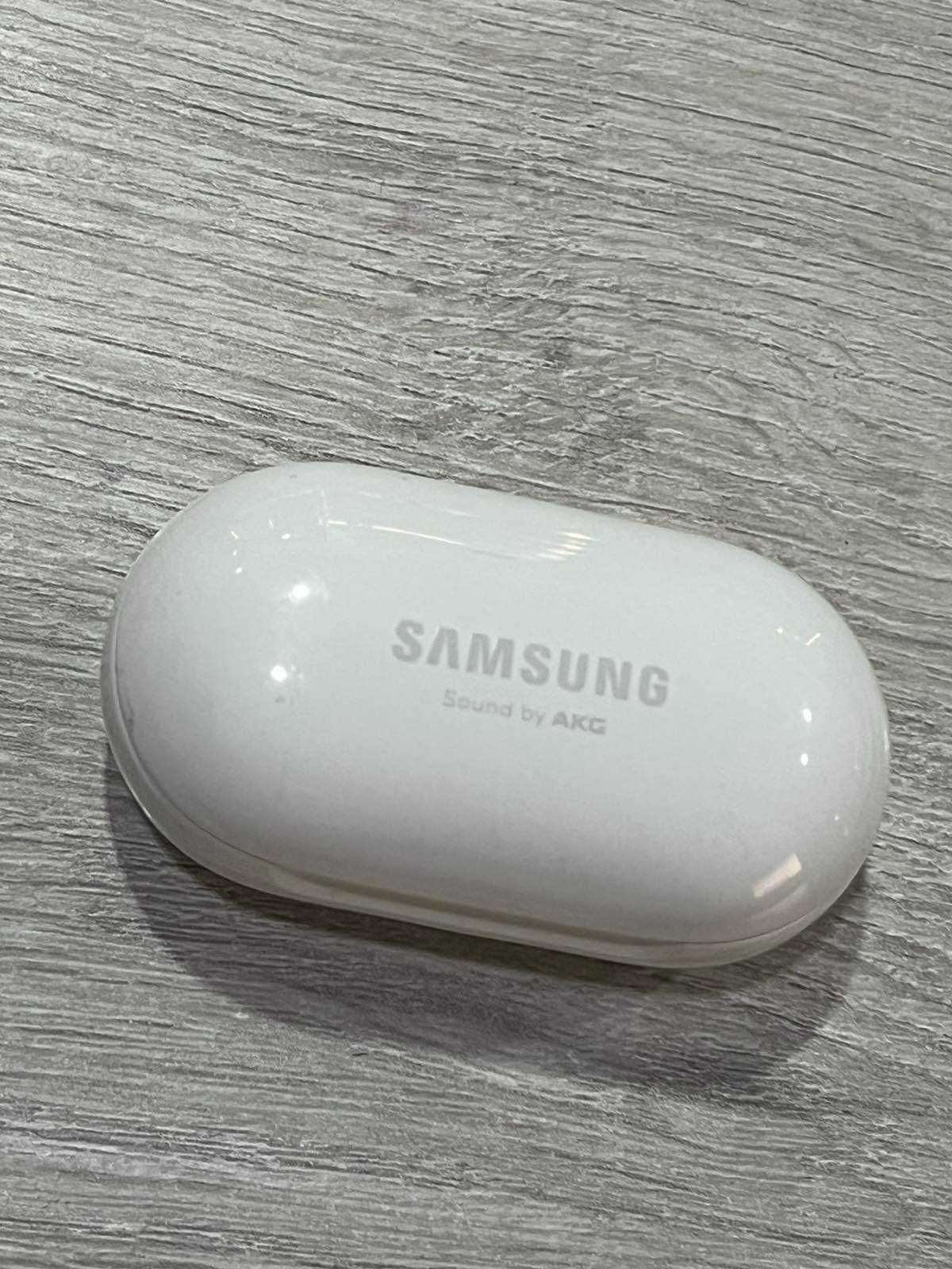 Продавам Bluetooth Слушалки Samsung Buds +