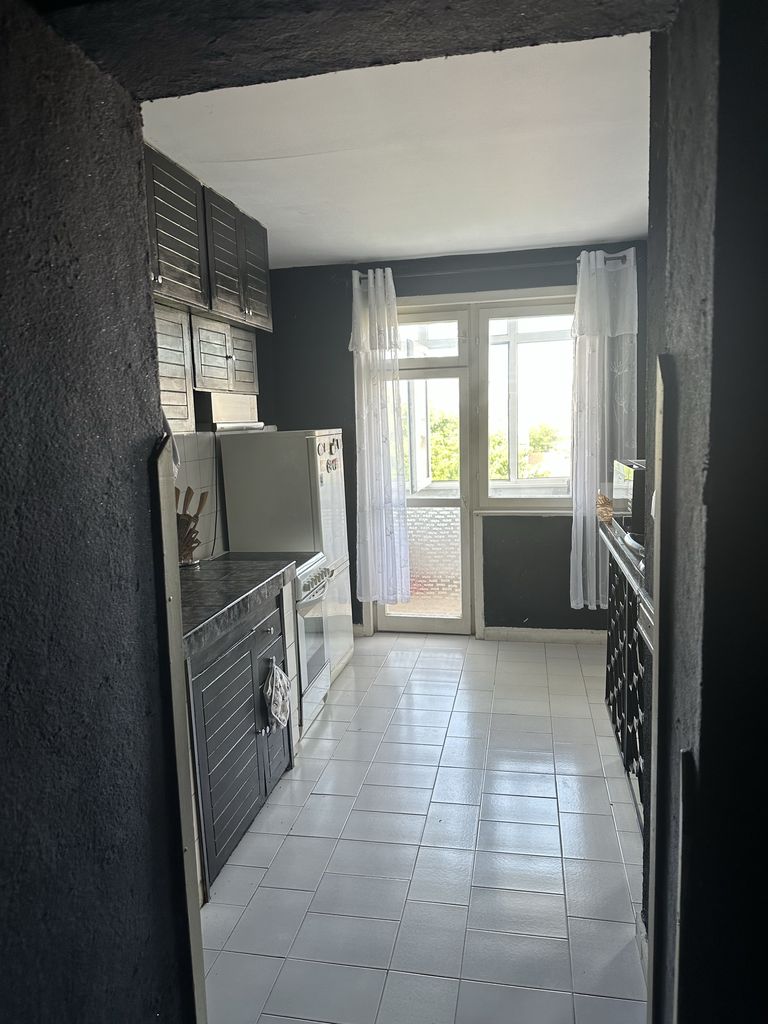 Дава се под наем Тристаен апартамент в Плевен, Сторгозия - 95 кв.м за 244.8 € - Снимка #6
