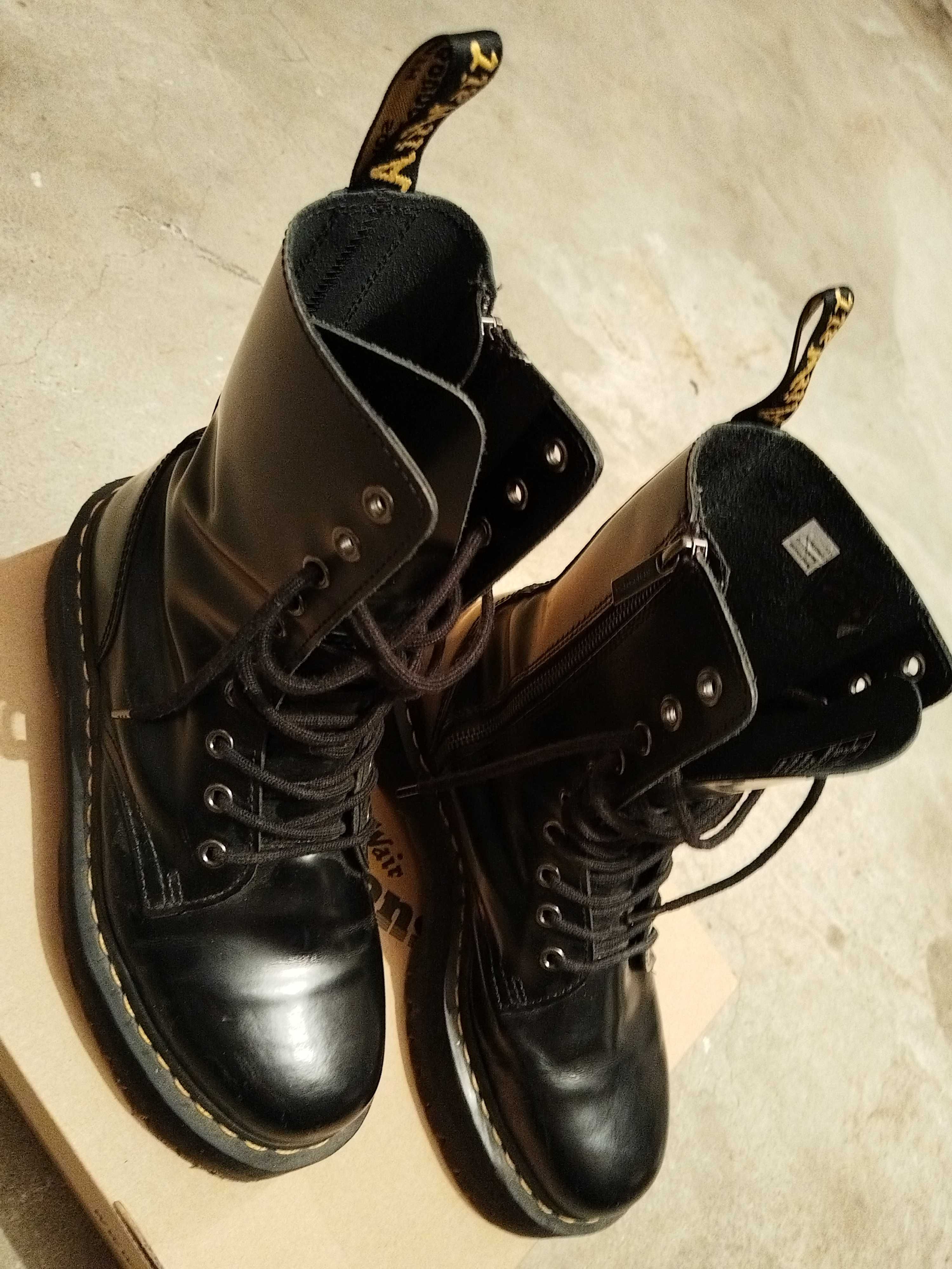 Dr. Martens Jadon Hi високи кубинки с платформа естествена кожа