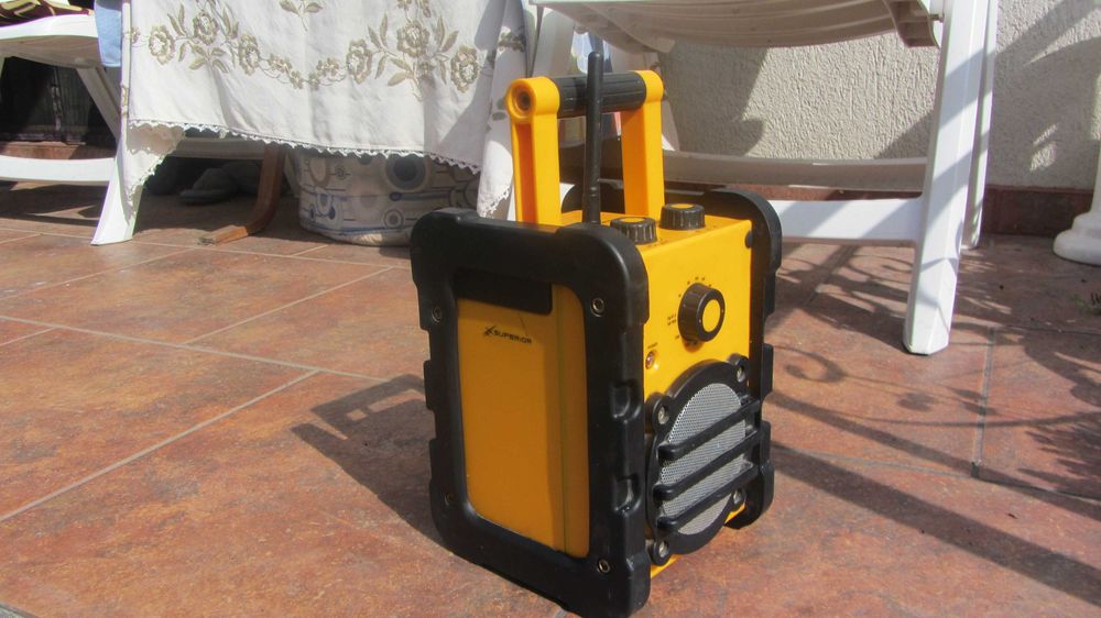 Radio santierSuperior cu acumulator nou alimentator,casa gradina peste