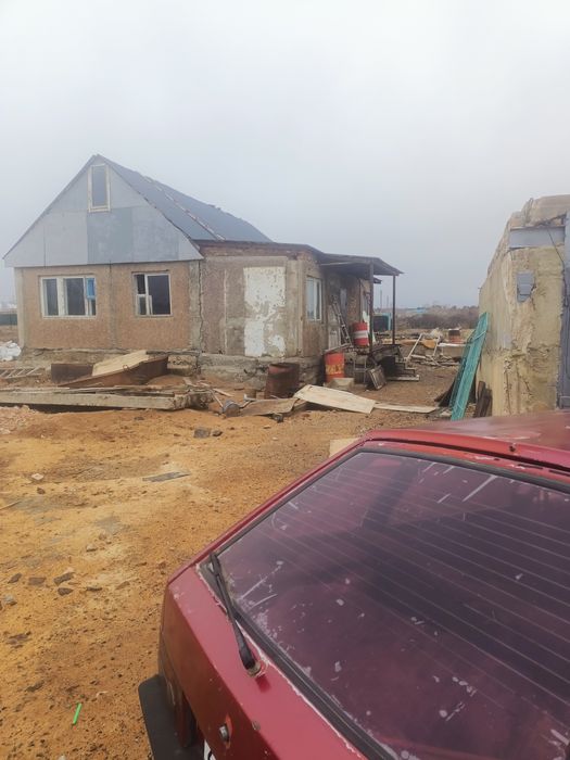 Продам почти готовый дом в Пригороде свет есть, воду можно провести.