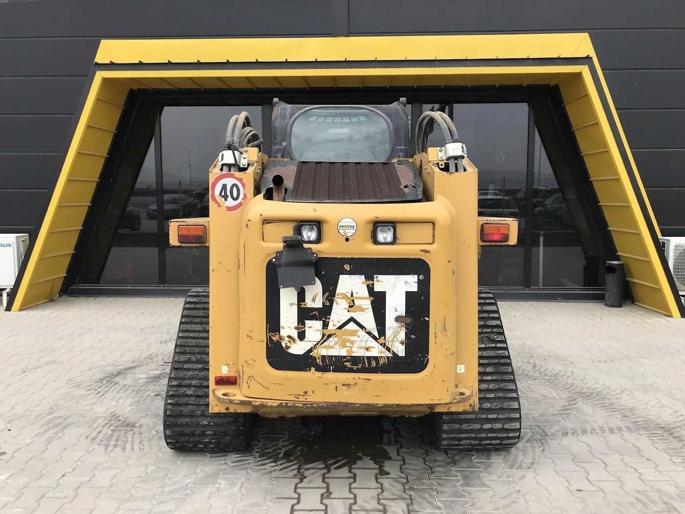 Мини челни товарачи Cat 277C 4200кг.