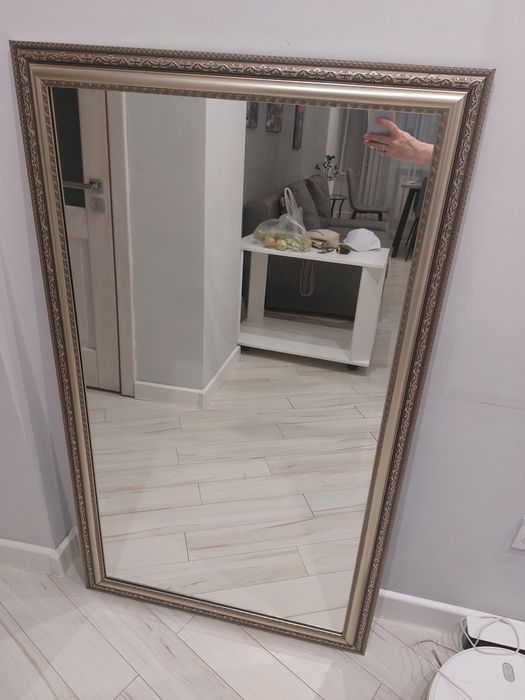 Зеркало настенное красивое