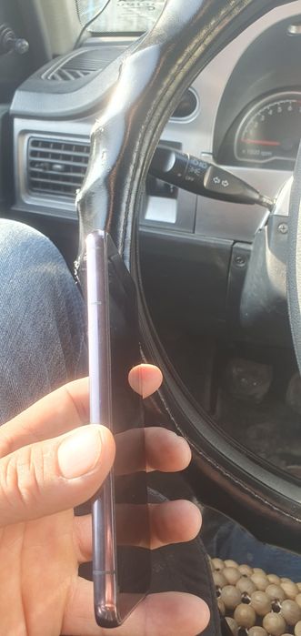 Samsung s 22 xolati juda yaxshi