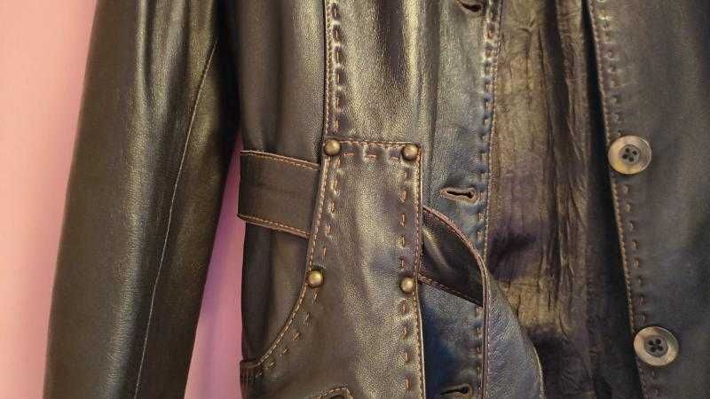 Vand geaca Piele  XL Dolce and GabbanaVariante Schimb Iphone Samsung