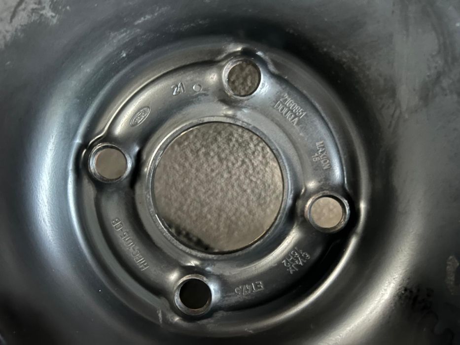 Jante tabla Ford Fiesta cu cauciucuri iarnă stare foarte bună