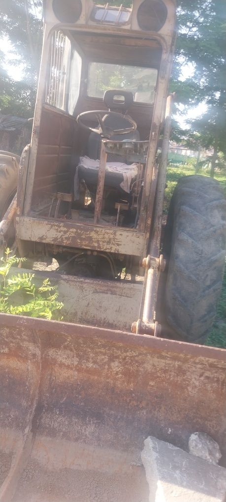 Vând tractor ifron