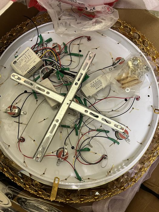 Люстра сотилади,холати яхши