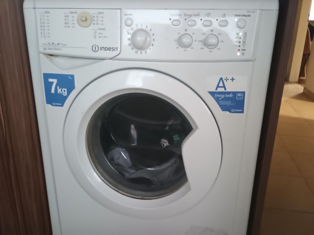 Пералня Indesit работеща