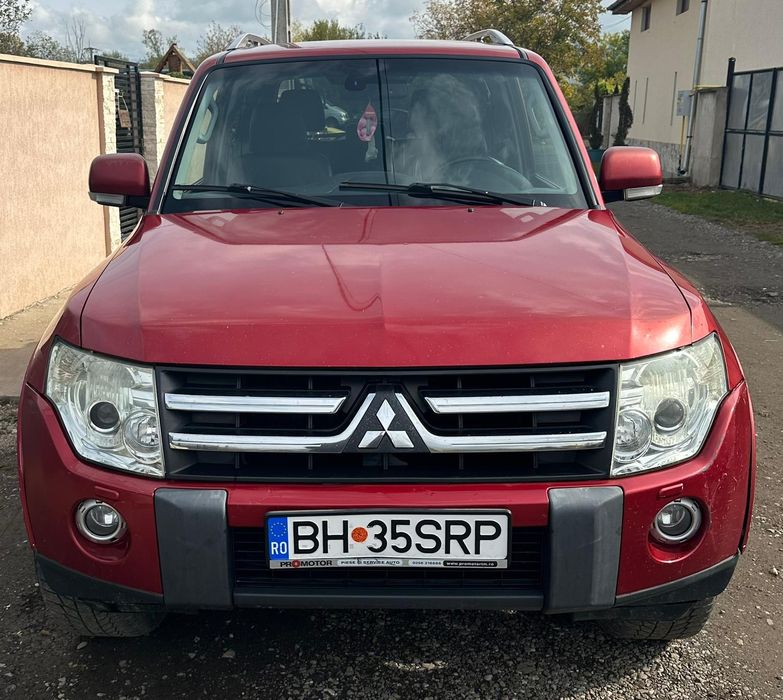 Vând Mitsubishi Pajero MK4