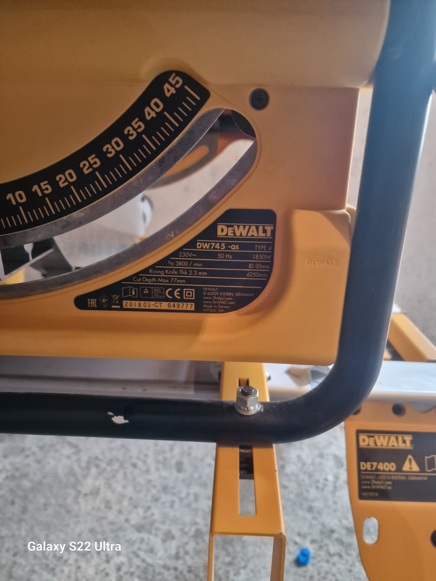 Fierăstrău circular cu masa DEWALT  DW745 - QS + masa DE7400