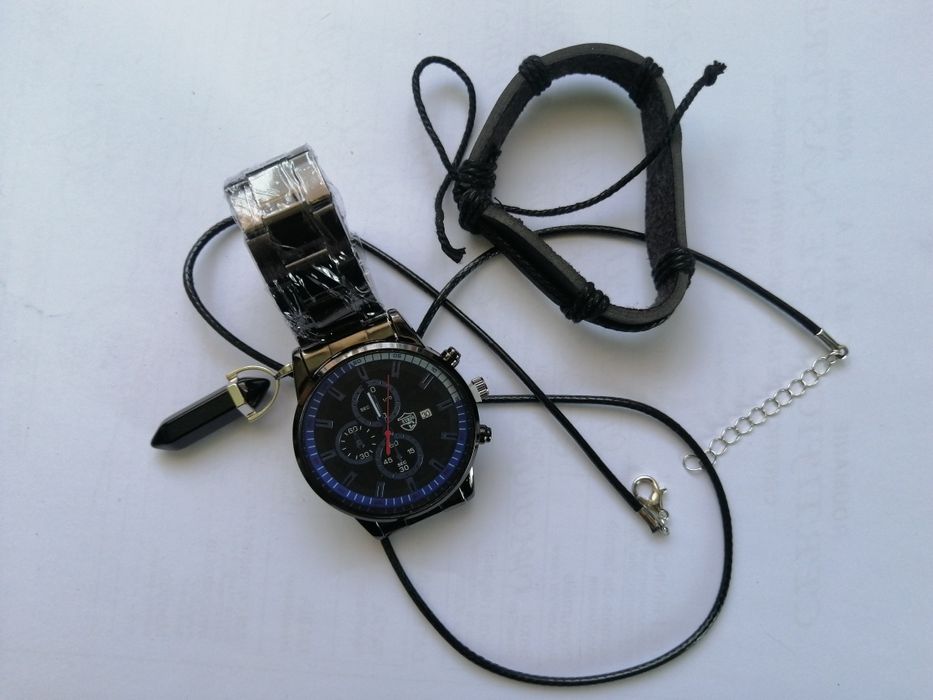 Ceasuri noi, curea metal