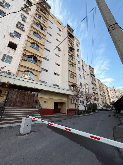 Шохмедцентр, Госпитальный, Банковский дом(200кв.)