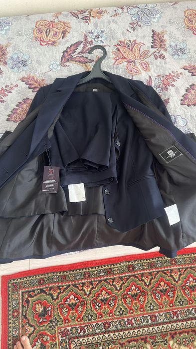 Женский костюм тройка 42-44размер. Новый. 2раза одевала.