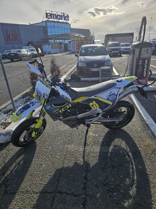 Husqwarna 701 supermoto